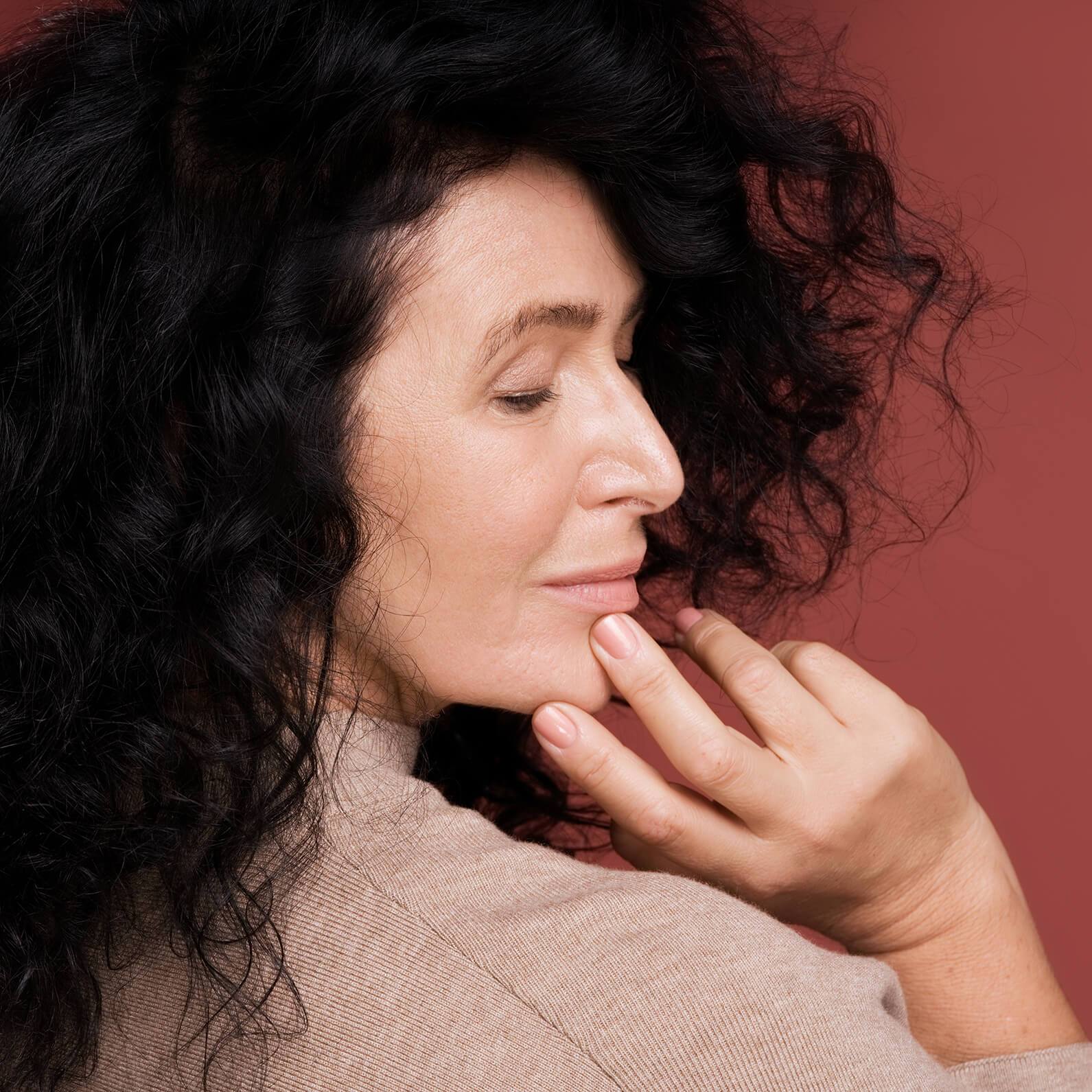 WHY USE EYELASH SERUM AND HOW DOES IT WORK?